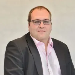 Porträt von Sebastian Riebke (Mecklenburgische Versicherung)