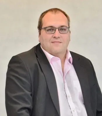 Porträt von Sebastian Riebke (Mecklenburgische Versicherung)