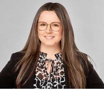 Porträt von Katharina Schuwirth (Mecklenburgische Versicherung) Porträt von Katharina Schuwirth (Mecklenburgische Versicherung)