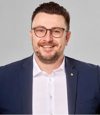 Porträt von Sebastian Schneider (Mecklenburgische Versicherung) Porträt von Sebastian Schneider (Mecklenburgische Versicherung)