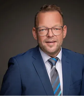 Porträt von Sebastian Töpfer (Mecklenburgische Versicherung)