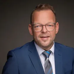 Porträt von Sebastian Töpfer (Mecklenburgische Versicherung)