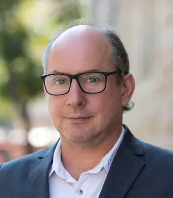 Porträt von Steffen Löbnitz (Mecklenburgische Versicherung)