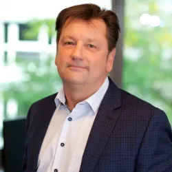 Porträt von Stephan Bayer (Mecklenburgische Versicherung)