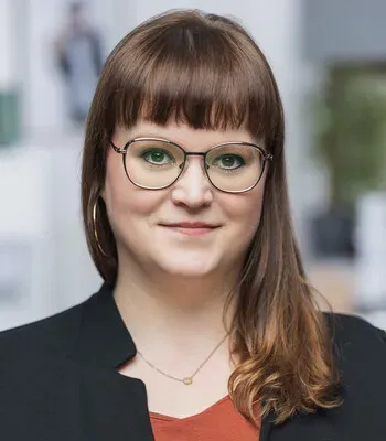 Porträt von Susann Piekorz (Mecklenburgische Versicherung) Porträt von Susann Piekorz (Mecklenburgische Versicherung)