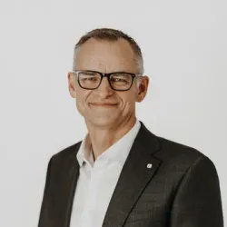 Porträt von Sven Scheele (Mecklenburgische Versicherung)