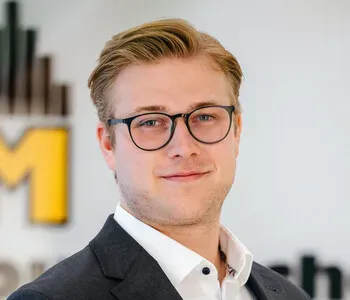Porträt von Jannis Emmelmann (Mecklenburgische Versicherung)