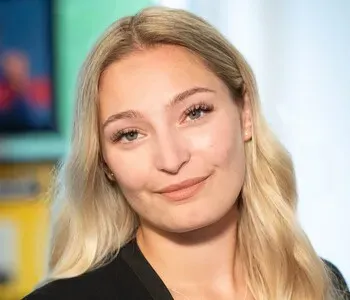 Porträt von Laura Nora Schedeck (Mecklenburgische Versicherung)