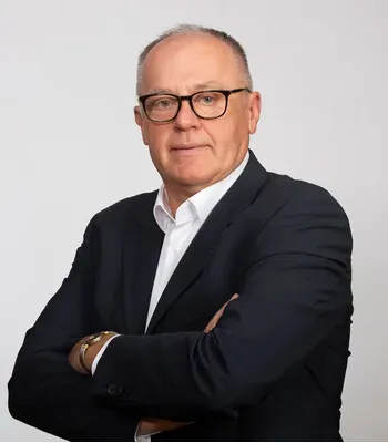 Porträt von Zoran Riedel (Mecklenburgische Versicherung)